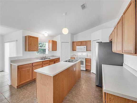 4th image of 342 Lake Shepard Dr