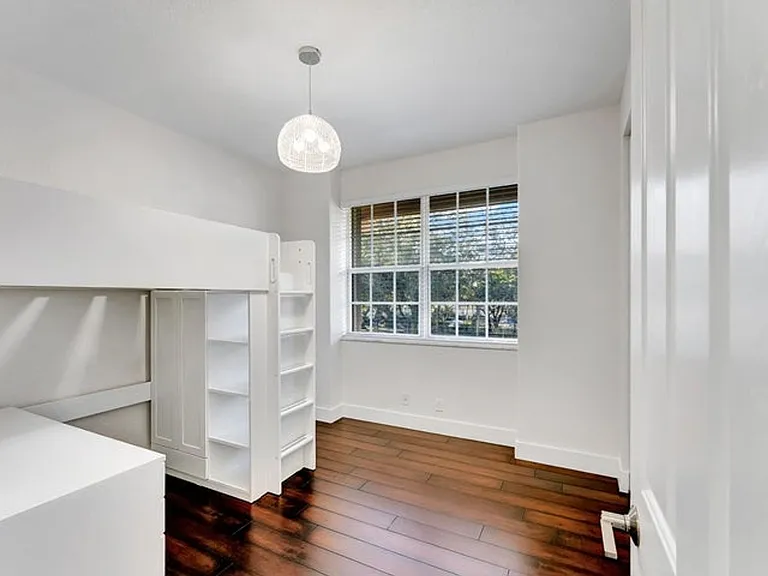406 NW 25th Ave — Photo 12