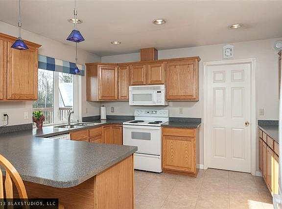 2nd image of 3047 Hillary Ave