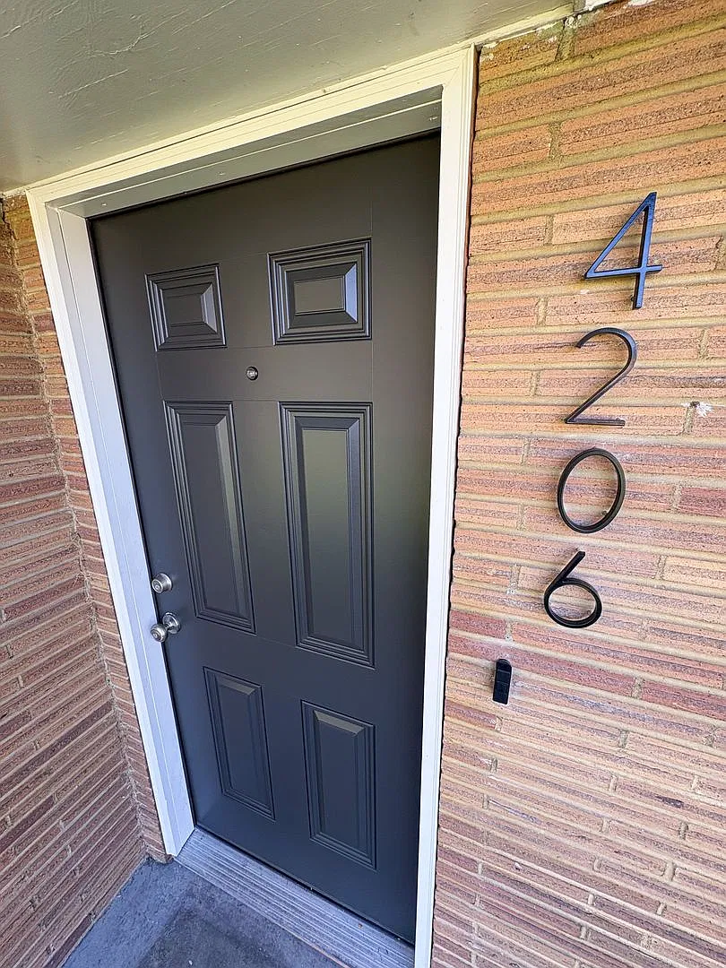 3 Bedroom, 2 bath house — Photo 2