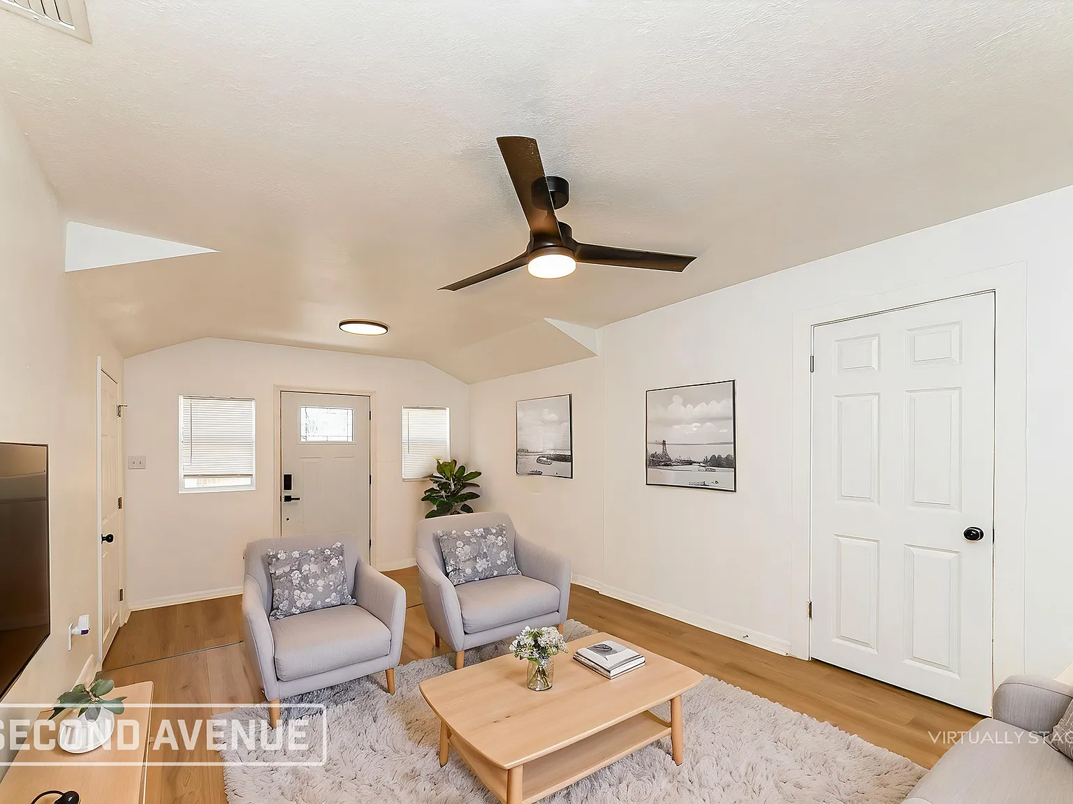 3 bed, 1.0 bath, 1320 sqft, $2,195 — Photo 2