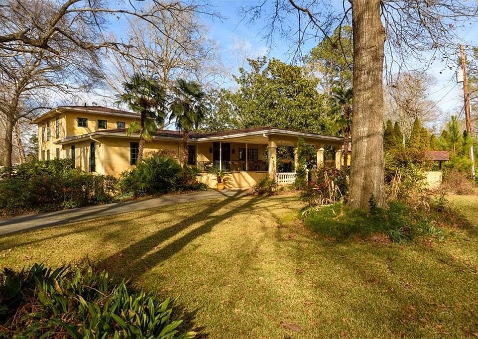 1st image of 687 Lakeshore Dr