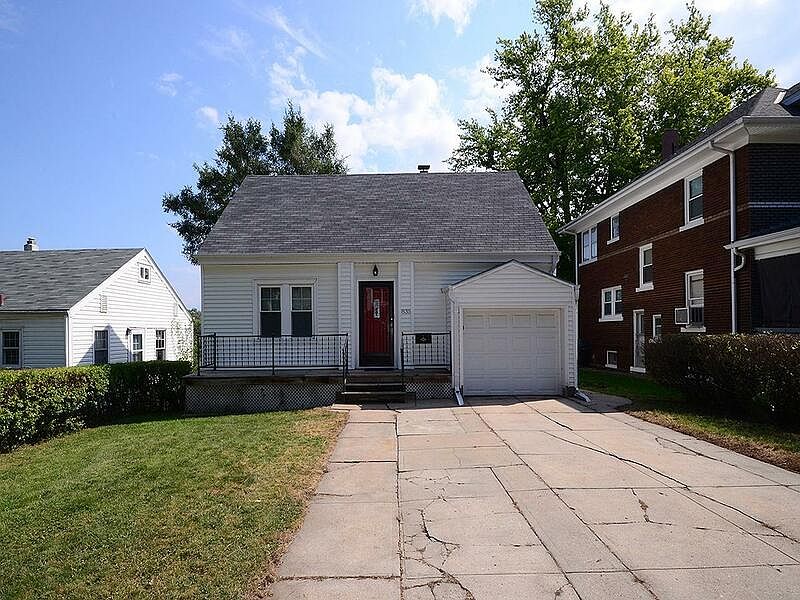 1st image of 835 S 35th Ave