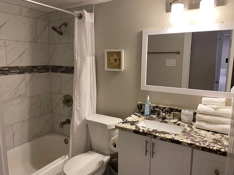 2201 N Garrett Ave #101 — Photo 5