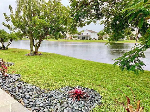 4th image of 4972 SE Mariner Village Ln