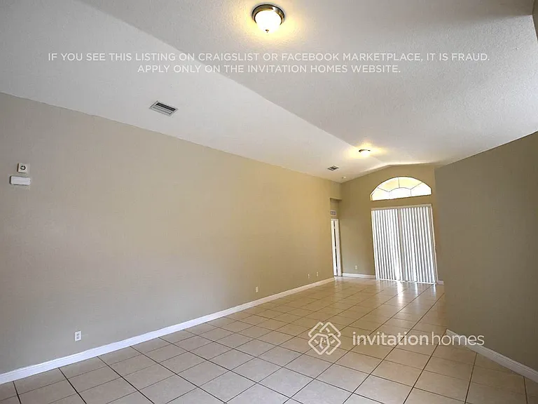 5221 SW 141st Ave — Photo 3