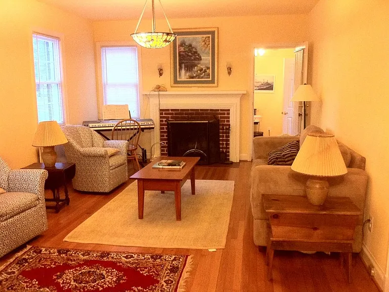 108 N Brook Ln — Photo 4
