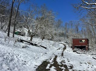 289 Meskinnish St, Bluefield, WV 24701