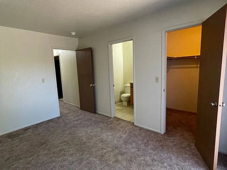 616 Yosemite — Photo 16