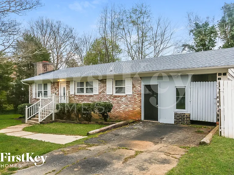1502 Kingston Dr — Photo 2