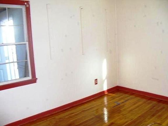 3rd image of 1225 Plymouth Pl