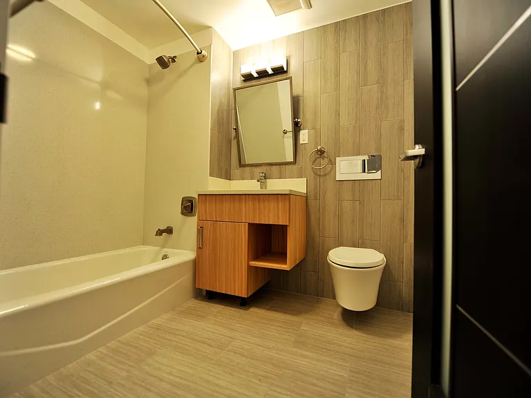 227 Grand St #5A — Photo 4