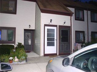 22 Monet Ct, Middle Island, NY 11953