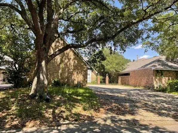 1421 W Fairview Dr, Baton Rouge, LA 70816