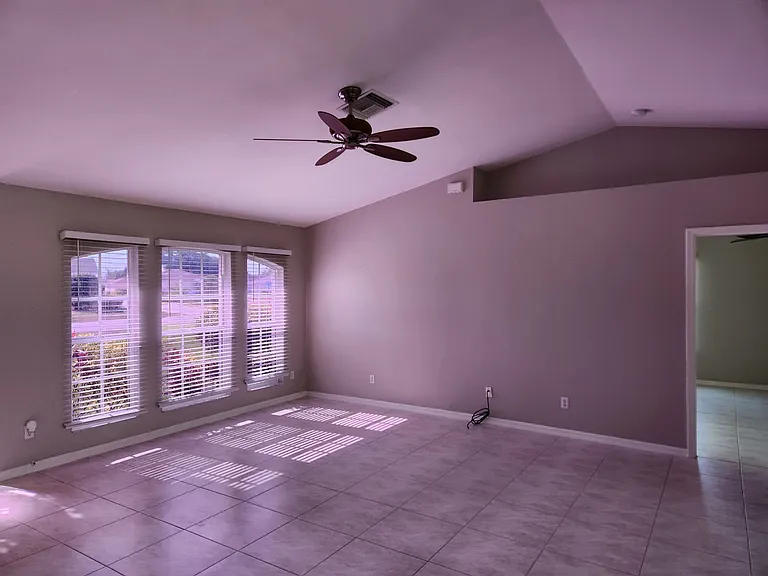 567 Charwood Ave S — Photo 4