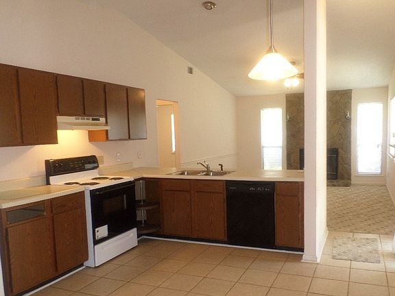 5th image of 274 Somerset Dr