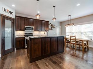 911 Blue Mounds St, Mount Horeb, WI 53572