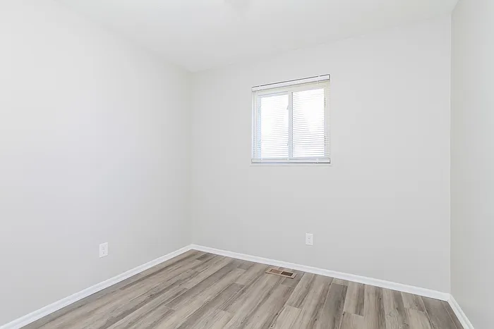 11718 Hamlet Rd — Photo 10