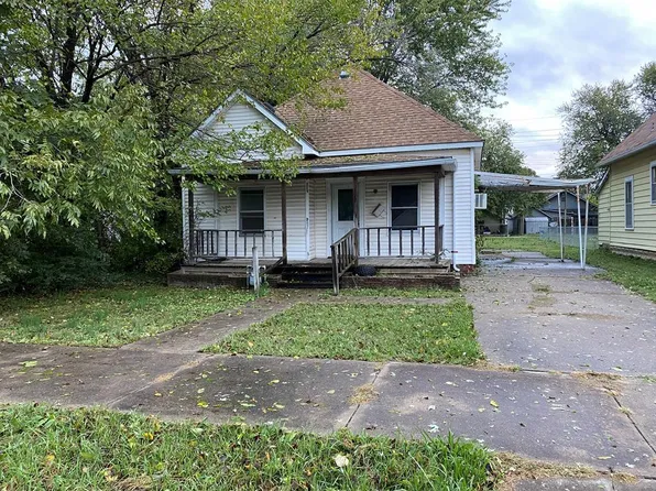 814 W 2nd St, Coffeyville, KS 67337