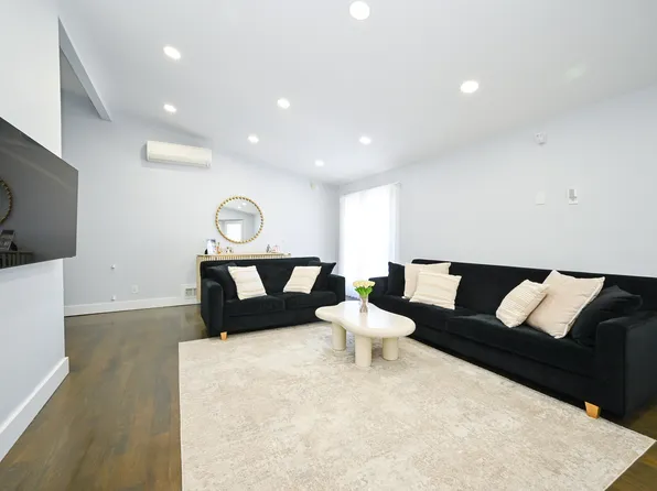 320 Whitman Drive image 10 of 27