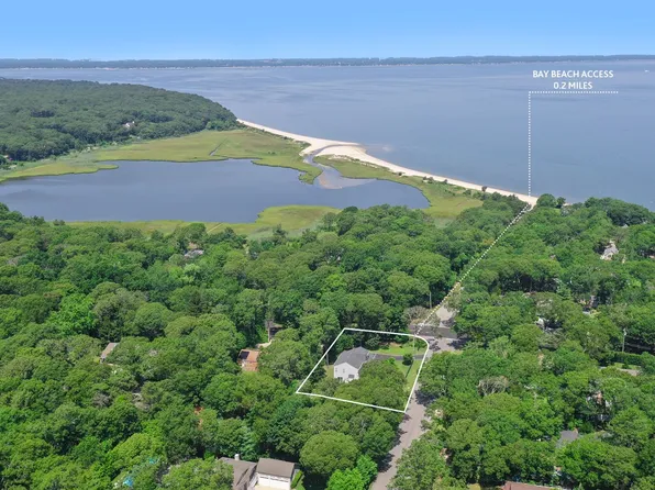 153 Newtown Rd, Hampton Bays, NY 11946