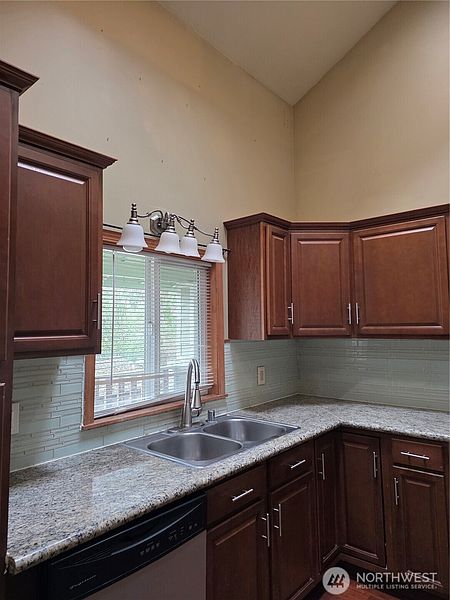 5th image of 1207 E 121st St