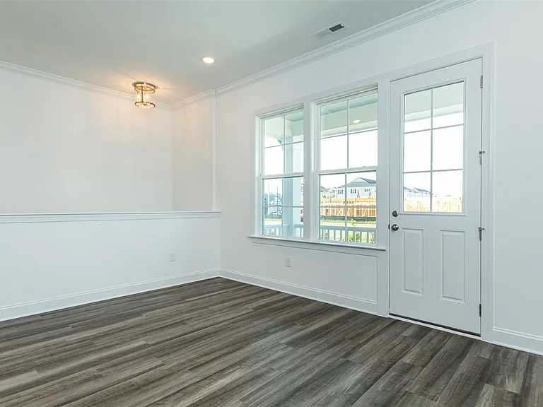 306 Clementine Dr — Photo 4