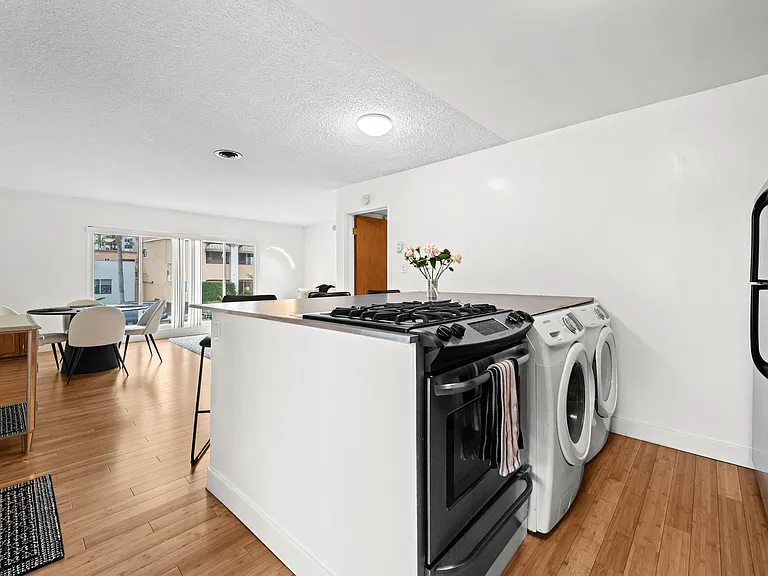 801 E 1st St #1 — Photo 11