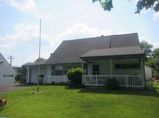 9 Canna Rd, Levittown, PA 19057