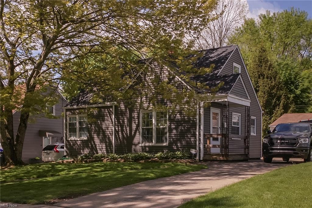 2526 26th St, Cuyahoga Falls, OH 44223 | Zillow