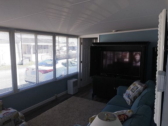 Sunroom/living room-view 4