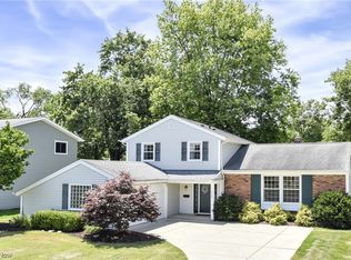 6488 Surrey Dr, North Olmsted, OH 44070