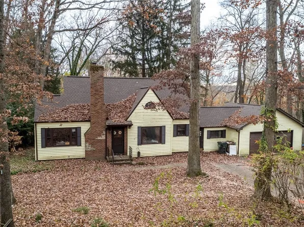 2540 Valley View Dr, Cuyahoga Falls, OH 44223