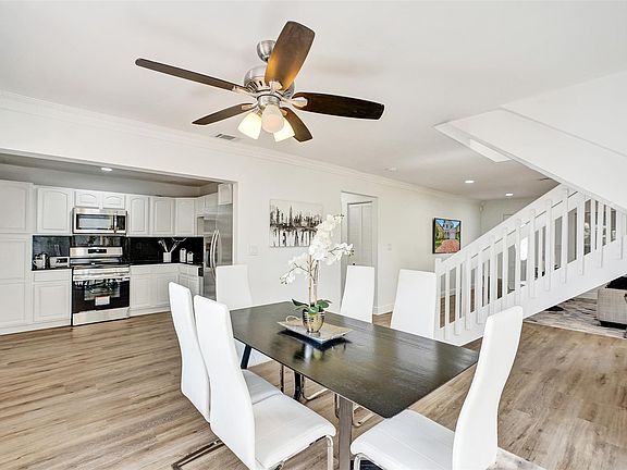 4th image of 10010 Loquat Street