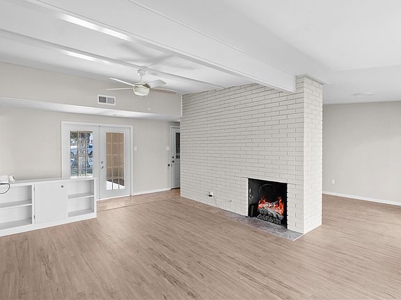 5th image of 401 Glade St