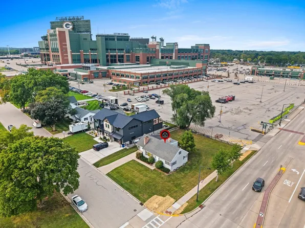 880 Stadium Dr, Green Bay, WI 54304