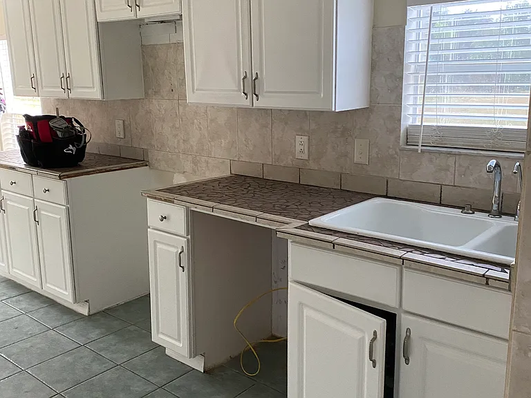 4043 NW 40th Ter — Photo 10
