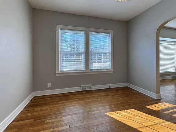 5th image of 601 E Sunshine St