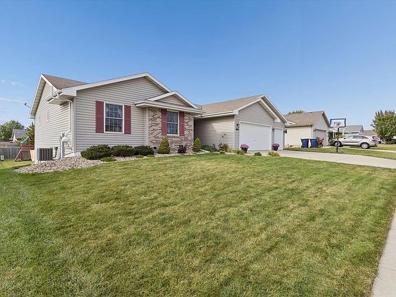 2nd image of 4609 Parkwood Dr