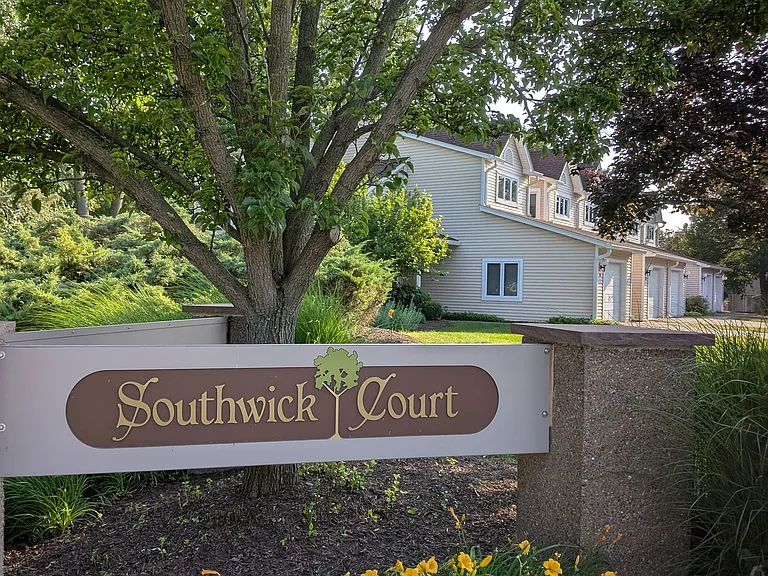 10 Southwick Ct — Photo 4