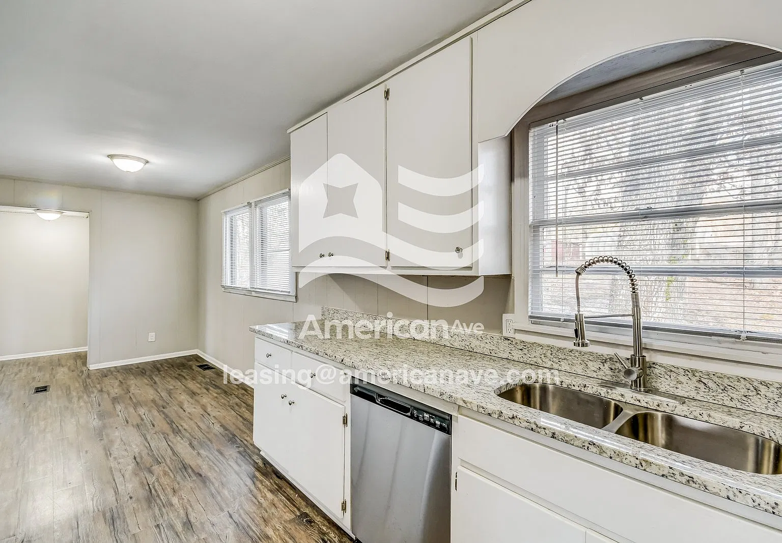 3 bed, 1.0 bath, 1316 sqft, $1,350 — Photo 4