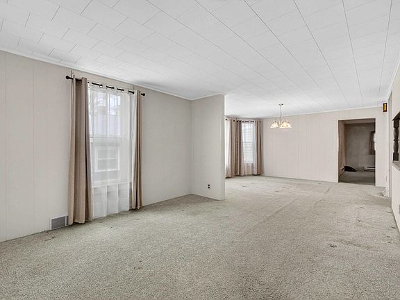 5th image of 908 Grand Ct