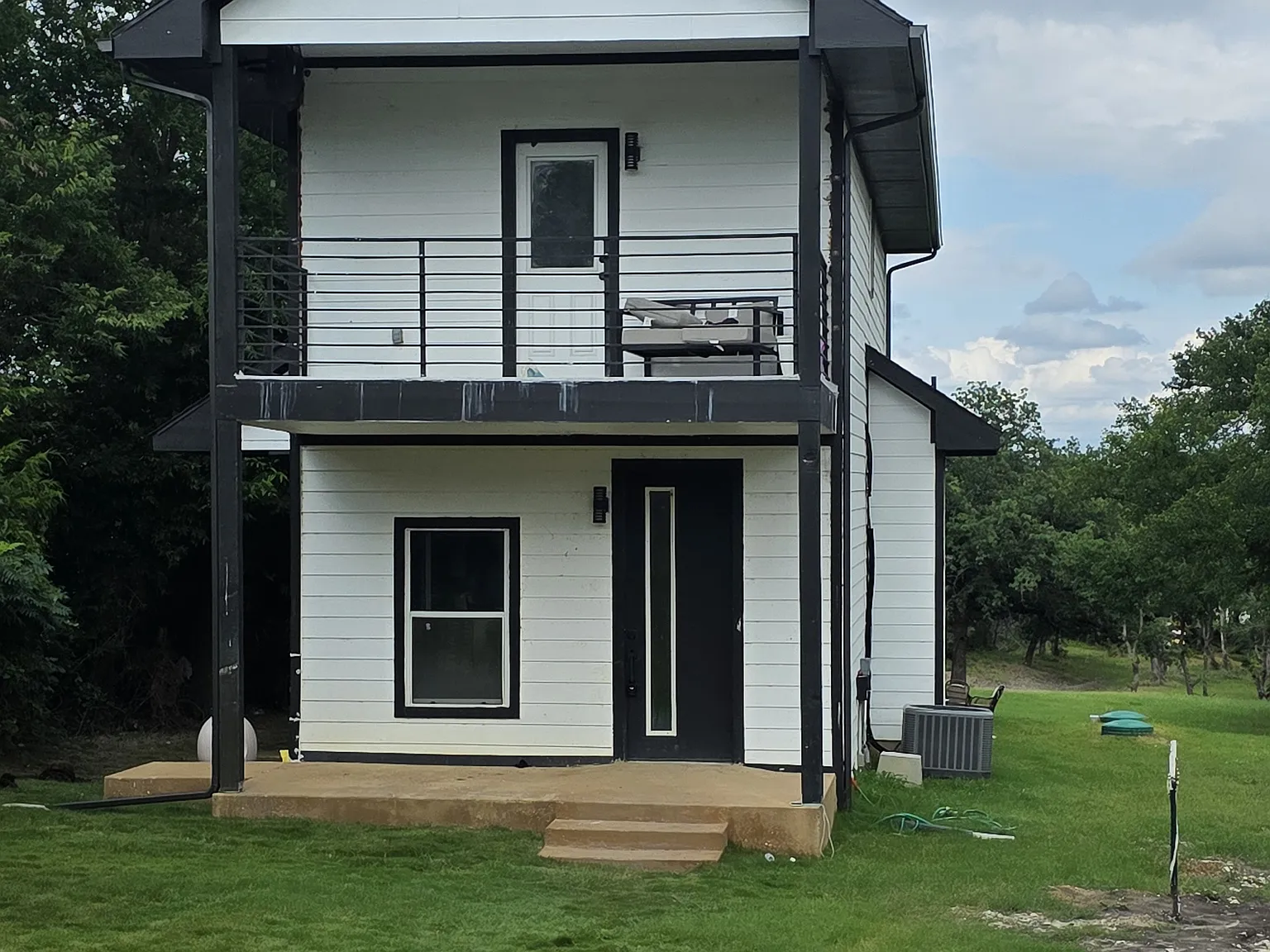 3 bed, 1300 sqft, $2,200 — Photo 2