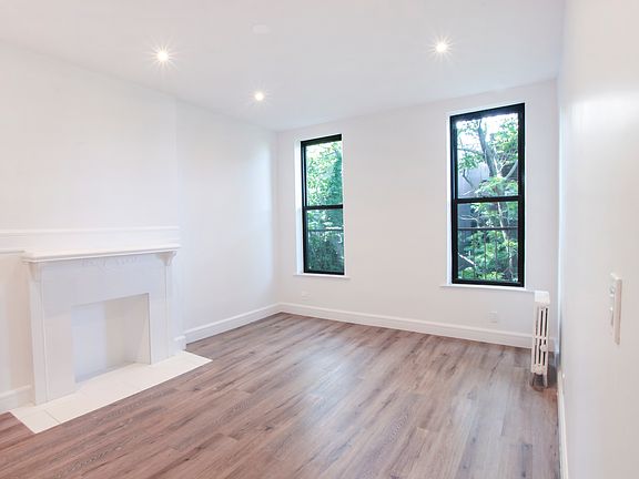 3rd image of 165 Howard Ave APT 1L