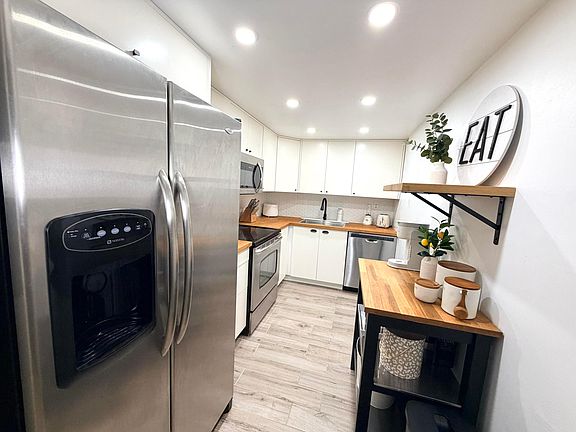5th image of 3700 N PINE ISLAND Road #210