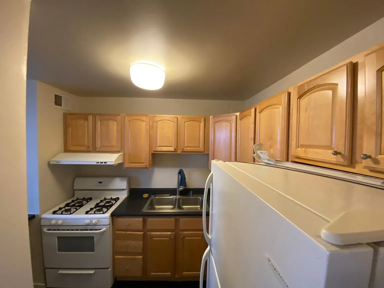 2605 S Indiana Ave — Photo 2