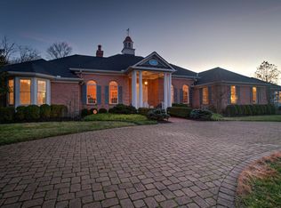 8505 Camargo Rd, Cincinnati, OH 45243