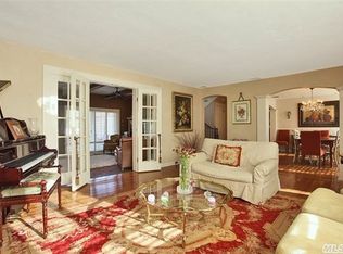 107 3rd St, Garden City, NY 11530
