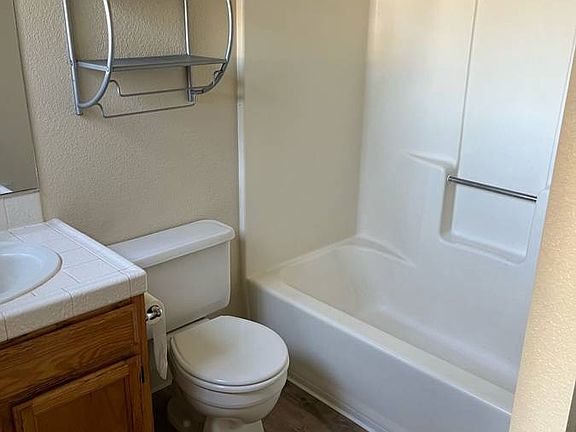 4th image of 2608 Phoebe Ln