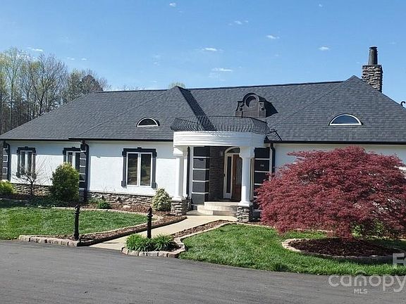 4th image of 8593 Blue Heron Dr